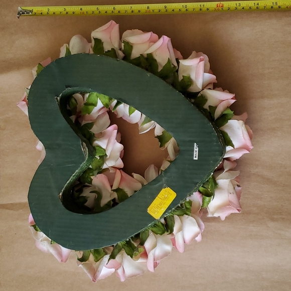 Heart shape pink roses wall decorative artificial flowers - Picture 2 of 5